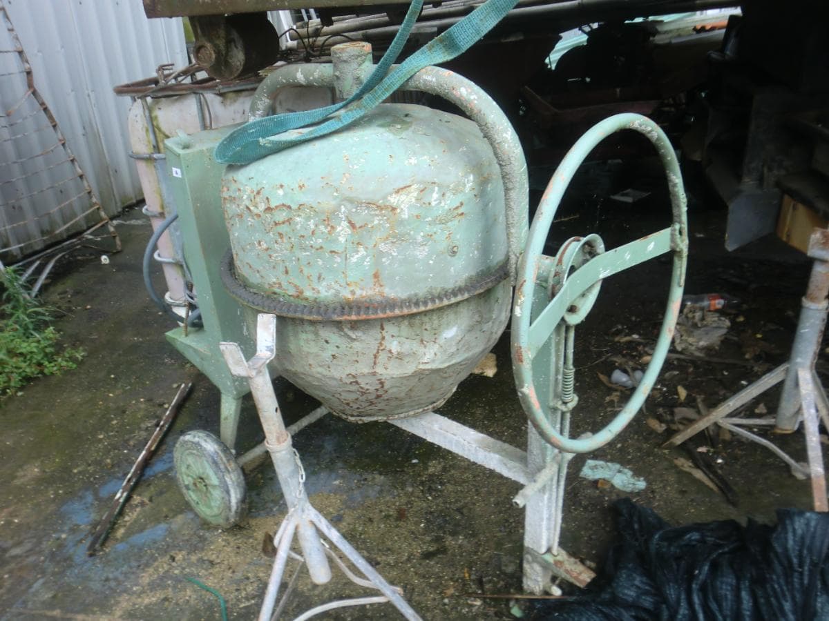 Retroescavadora +  Compressor  + Dumper  + Betoneira monofásica — imagem 4