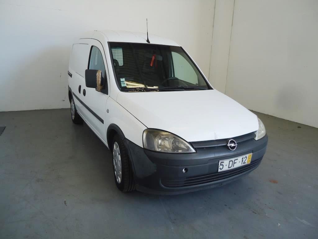 Veículo ligeiro de mercadorias da marca "OPEL", matrícula 45-DF-12, do ano de 2007.Nota: Motor desmontado — imagen 2