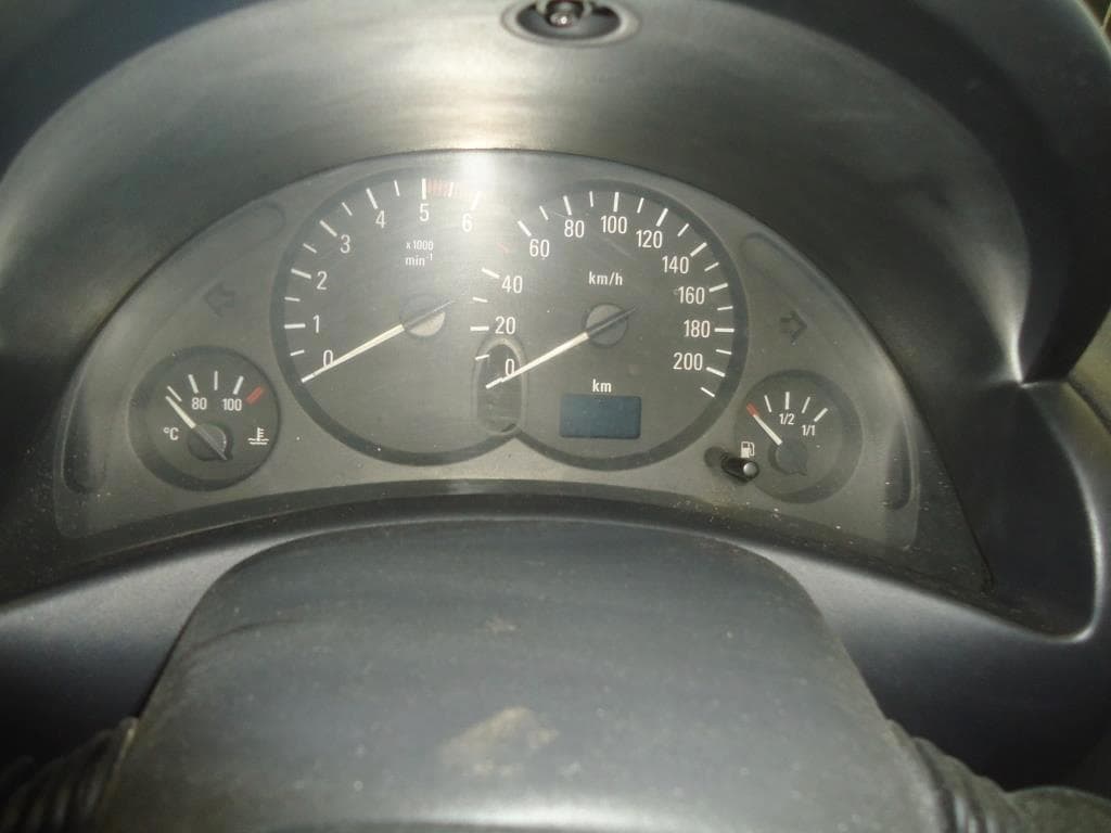 Veículo ligeiro de mercadorias da marca "OPEL", matrícula 45-DF-12, do ano de 2007.Nota: Motor desmontado — imagen 5