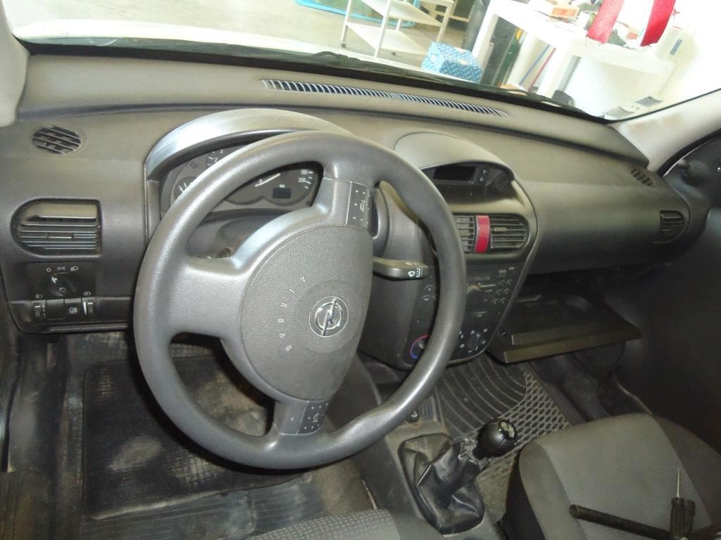 Veículo ligeiro de mercadorias da marca "OPEL", matrícula 45-DF-12, do ano de 2007.Nota: Motor desmontado — imagen 6