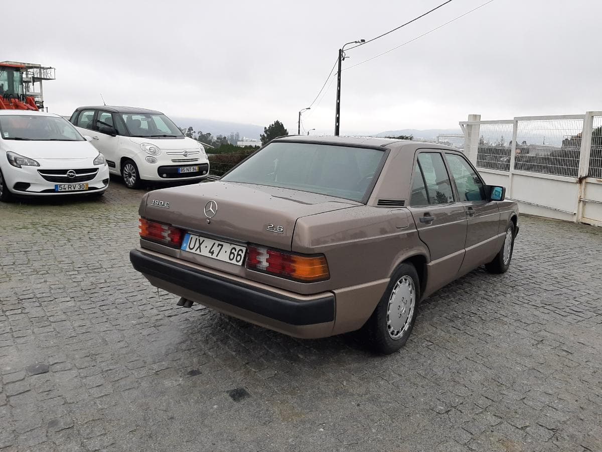 Mercedes-Benz 190E, UX-47-66 — imagem 4