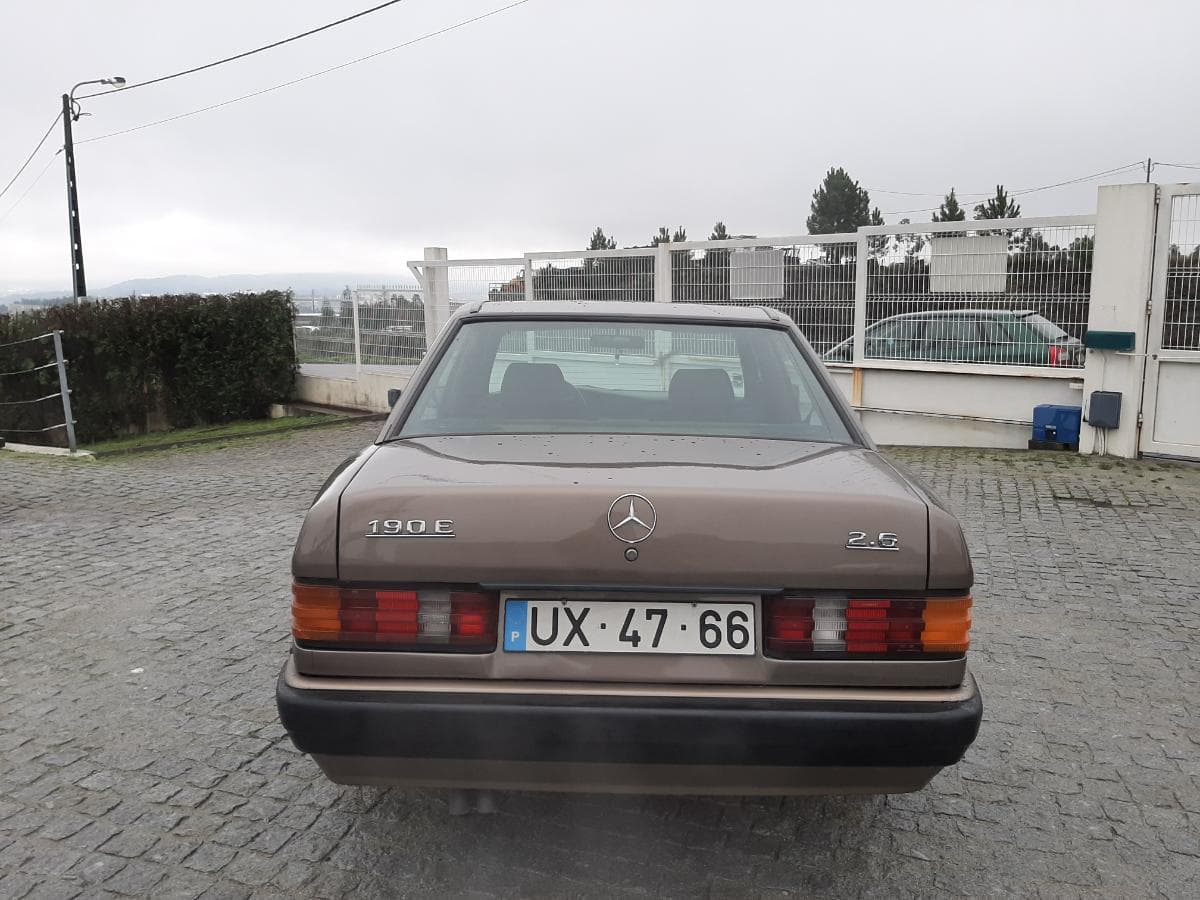 Mercedes-Benz 190E, UX-47-66 — imagem 5