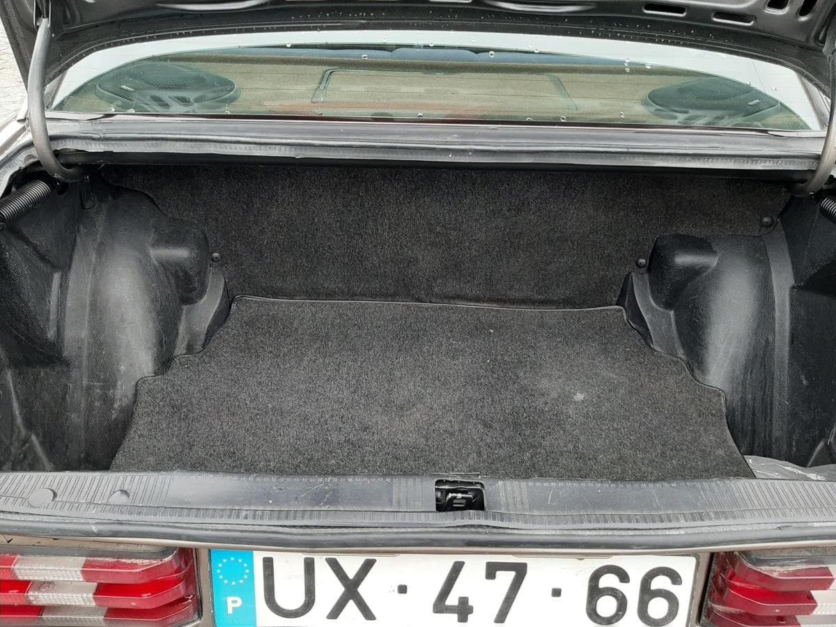 Mercedes-Benz 190E, UX-47-66 — imagem 16