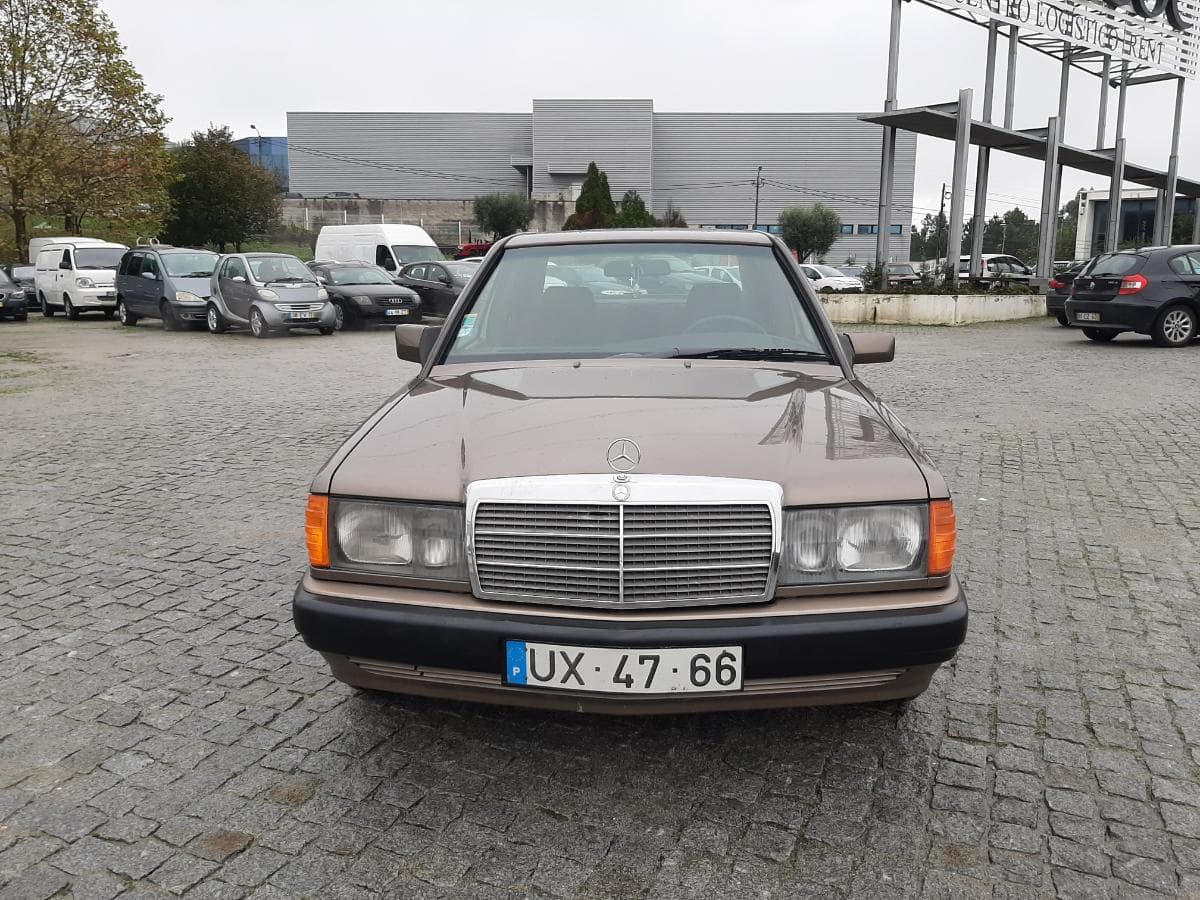 Mercedes-Benz 190E, UX-47-66 — imagem 2