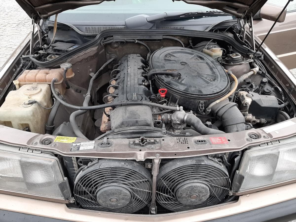 Mercedes-Benz 190E, UX-47-66 — imagem 17