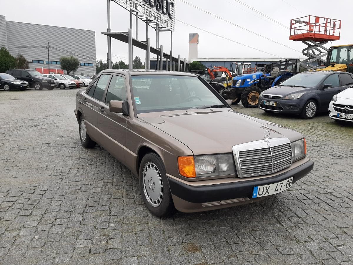 Mercedes-Benz 190E, UX-47-66 — imagem 1
