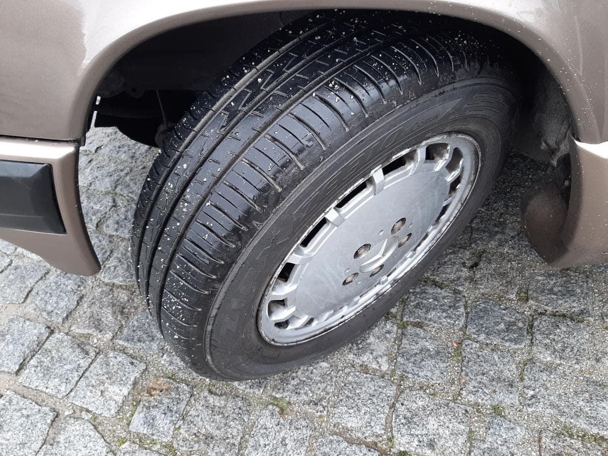 Mercedes-Benz 190E, UX-47-66 — imagem 18