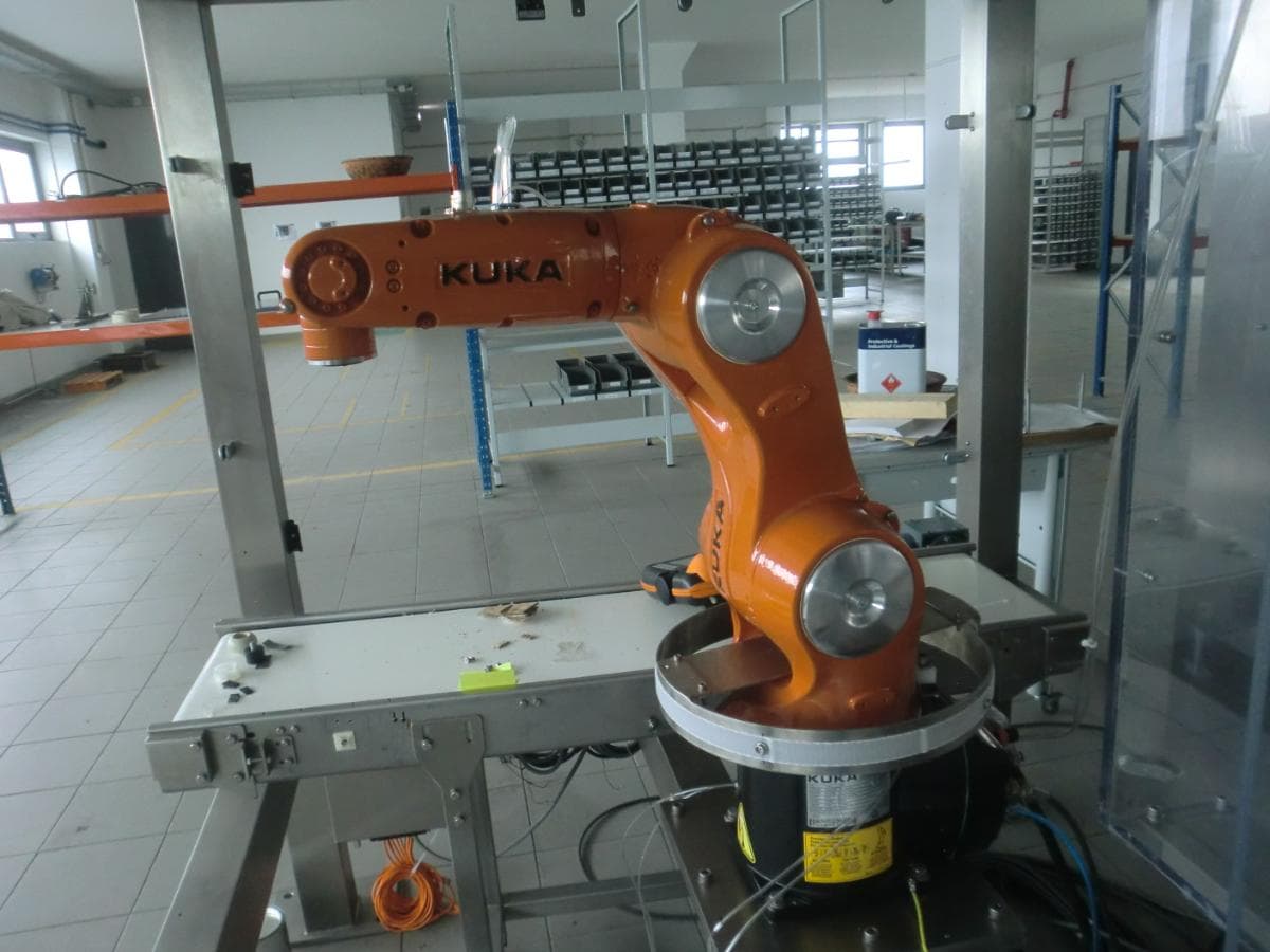 Célula com robot — imagem 3
