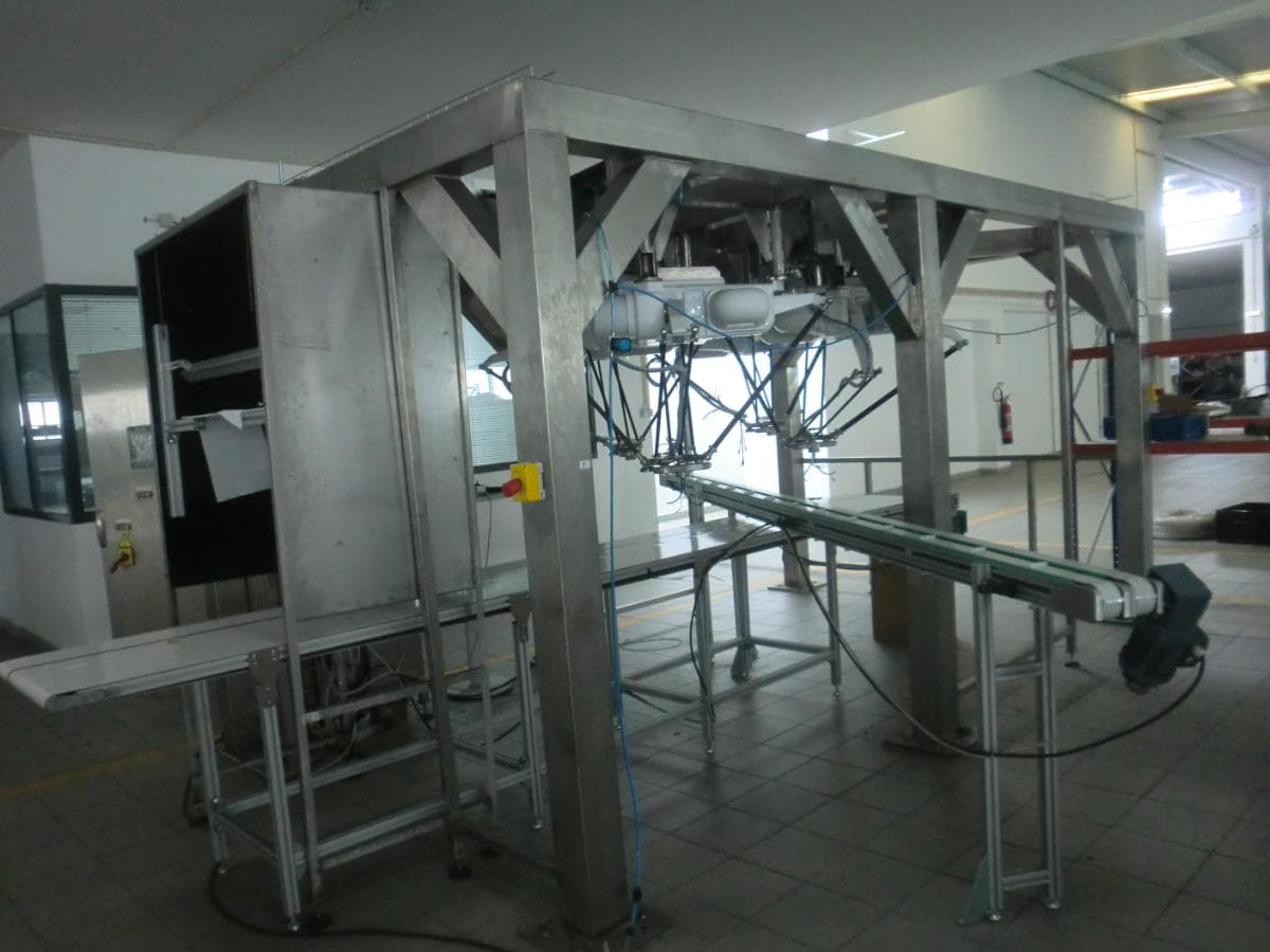 Estrutura em inox com 4 robots