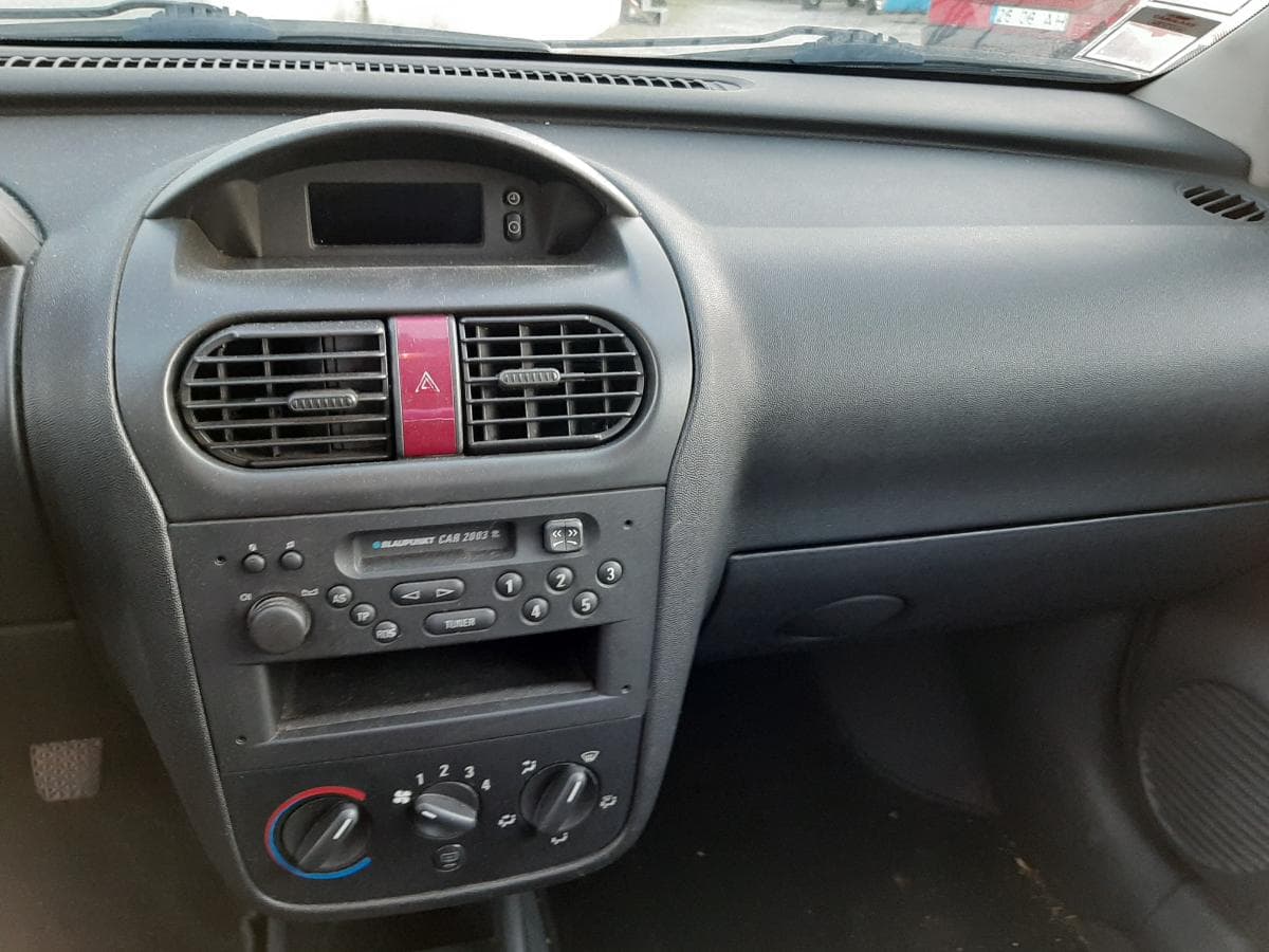 Opel Corsa 1.2 · Ano 2003 — imagem 11