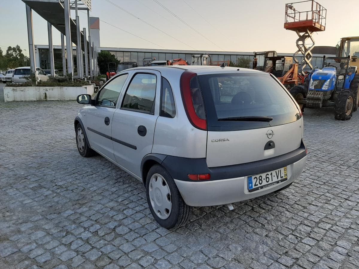 Opel Corsa 1.2 · Ano 2003 — imagem 4