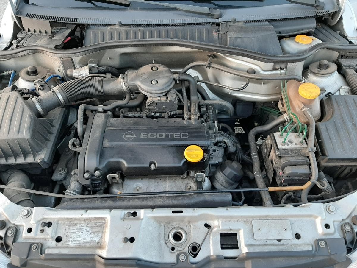 Opel Corsa 1.2 · Ano 2003 — imagem 16