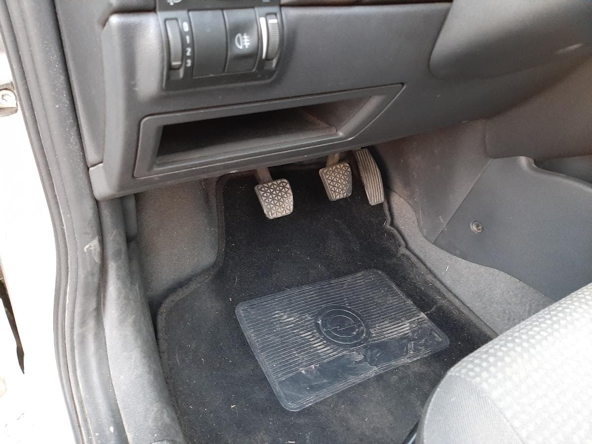 Opel Corsa 1.2 · Ano 2003 — imagem 8