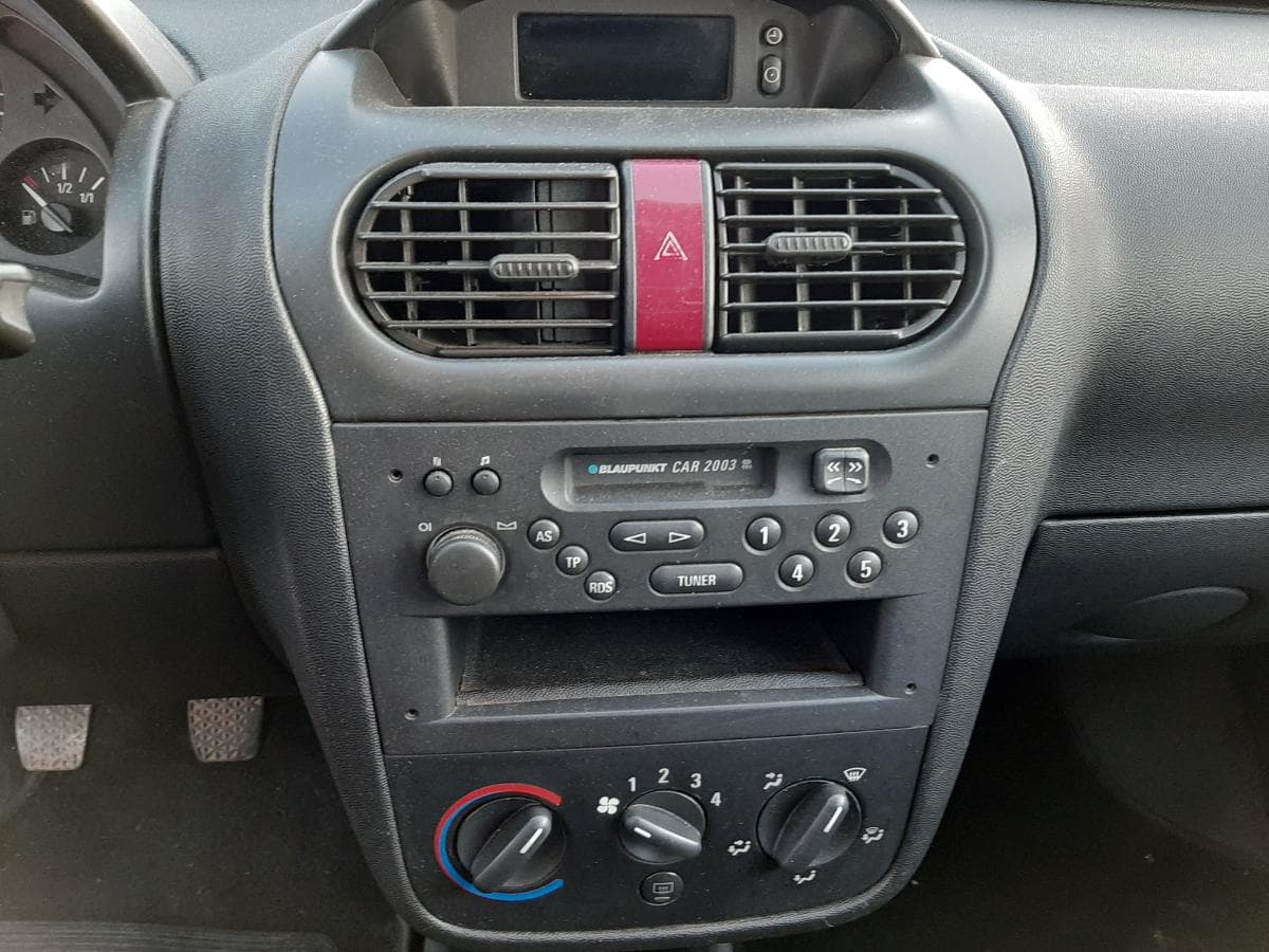 Opel Corsa 1.2 · Ano 2003 — imagem 13