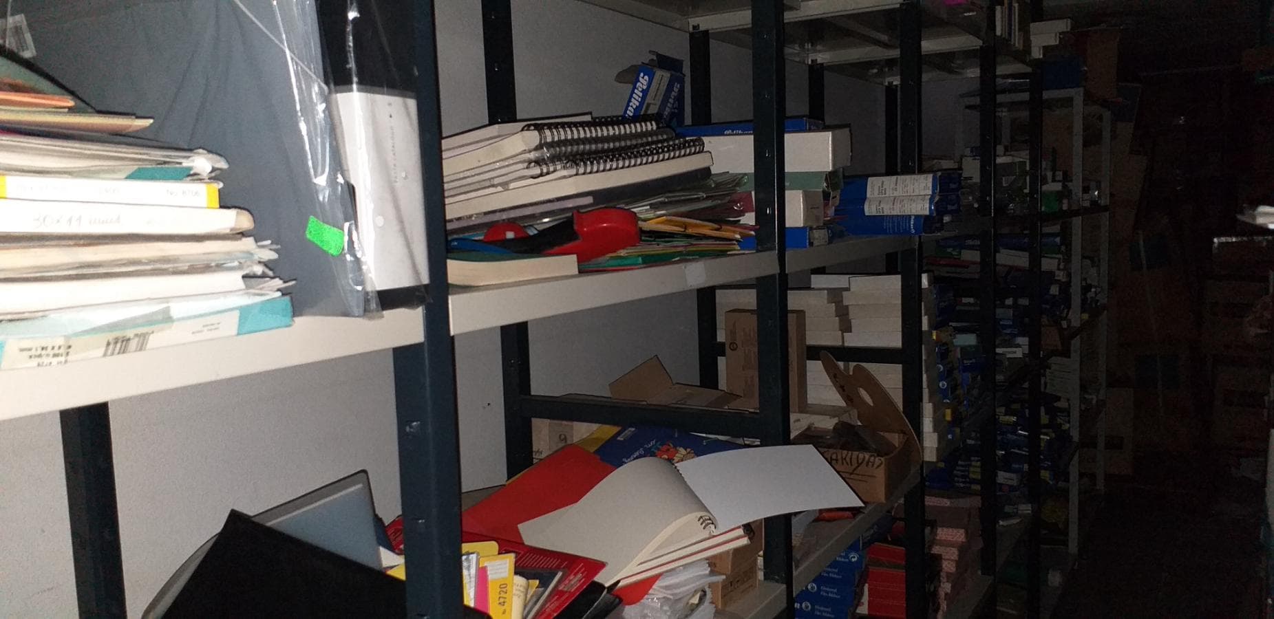 Mobiliário e Material de Escritório — imagem 3