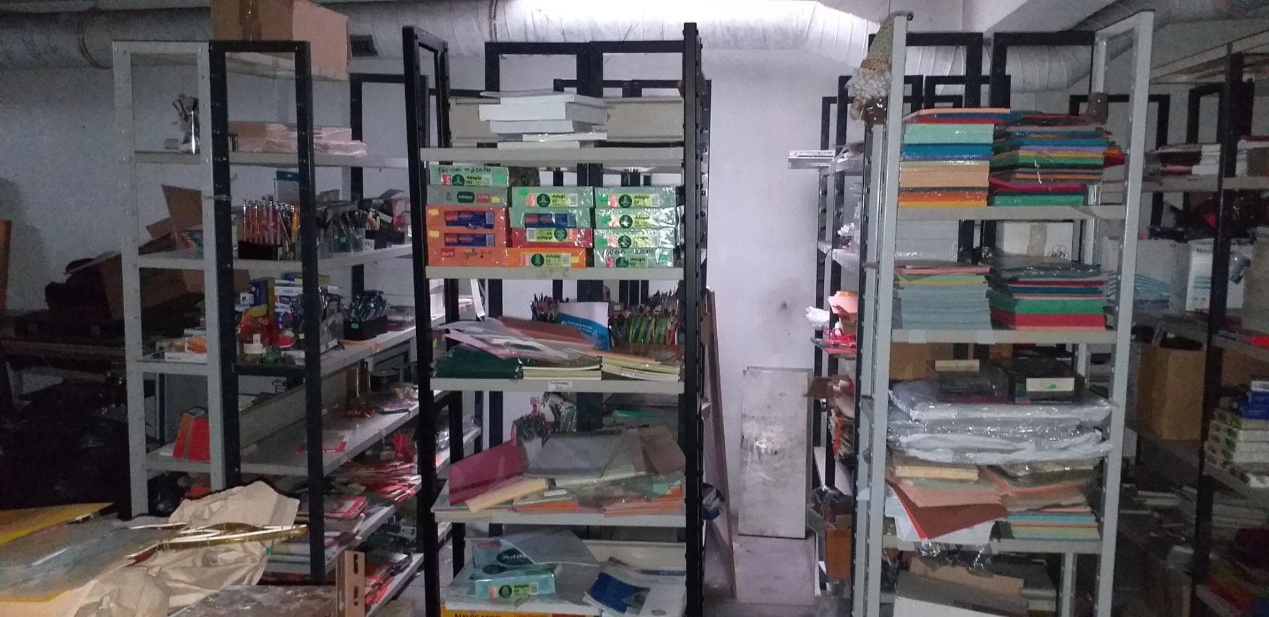 Mobiliário e Material de Escritório — imagem 19