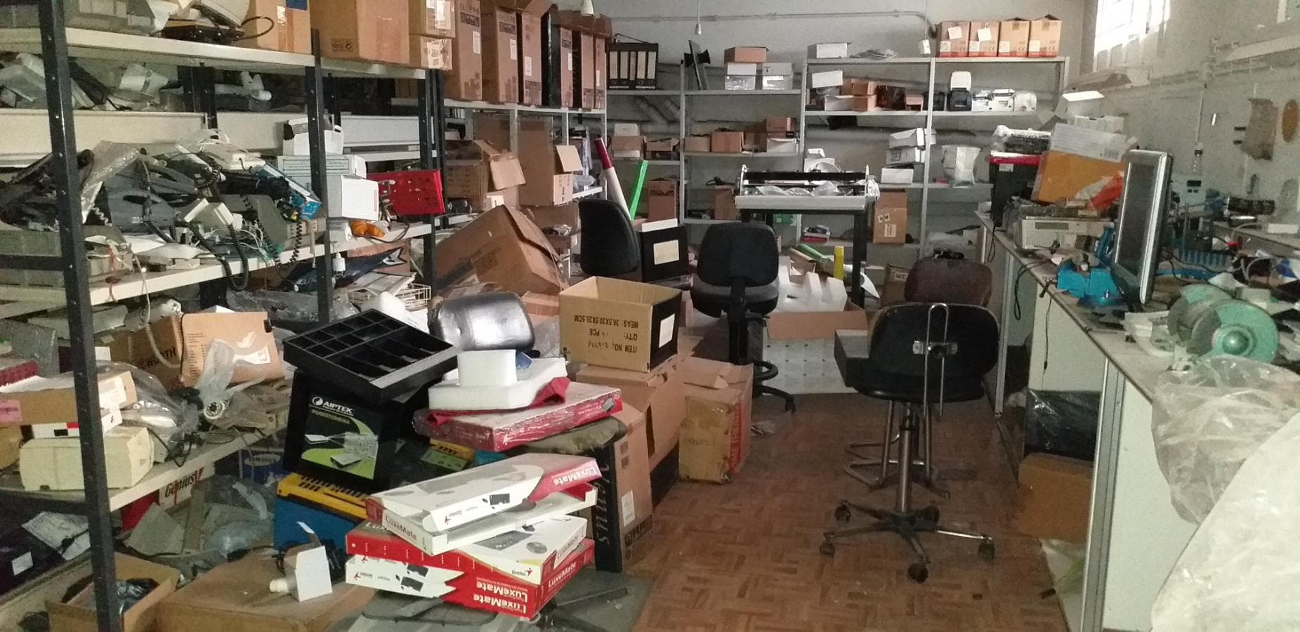 Mobiliário e Material de Escritório — imagem 23