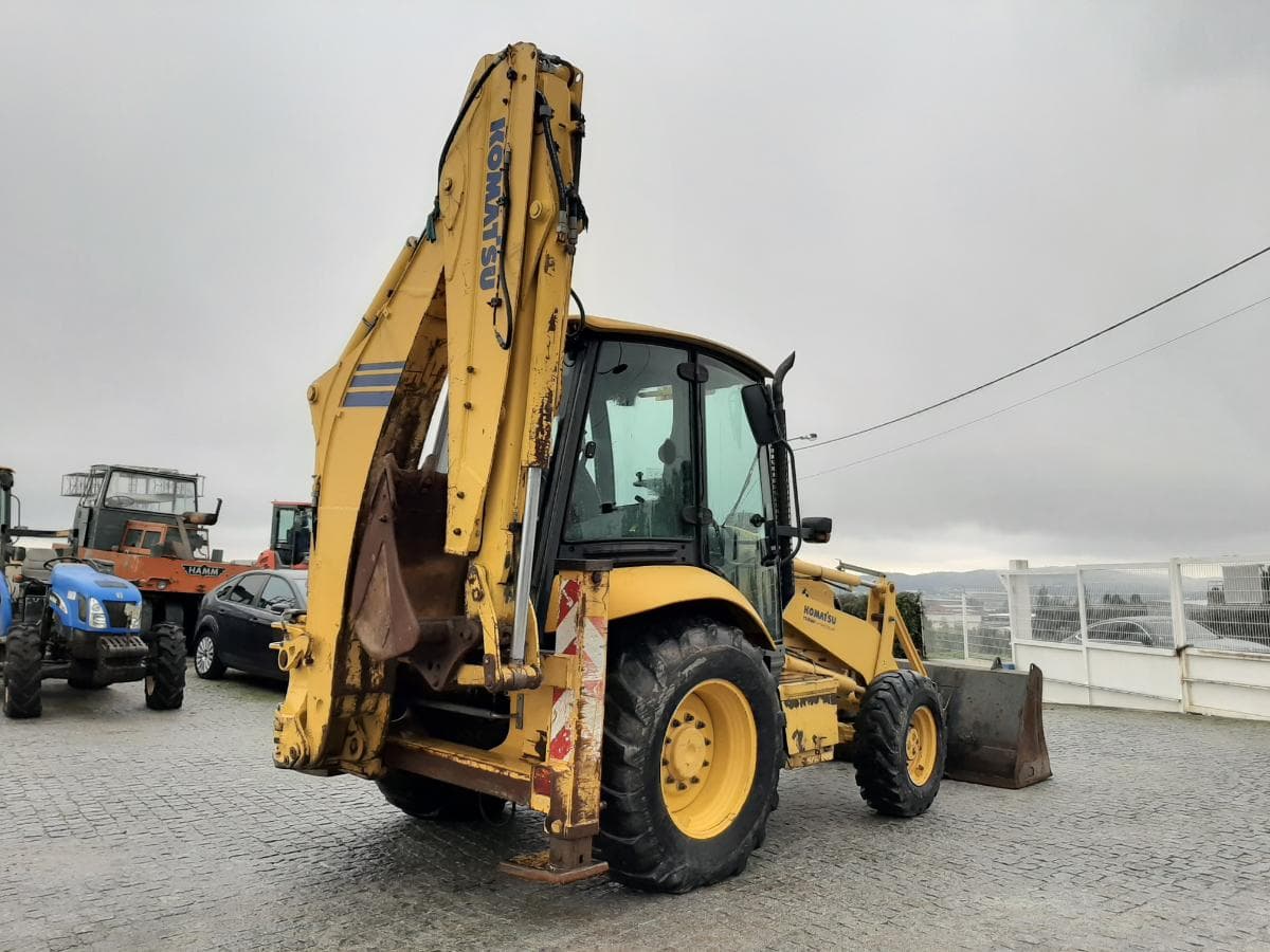 Retroescavadora Komatsu WB93R-5 — imagem 4