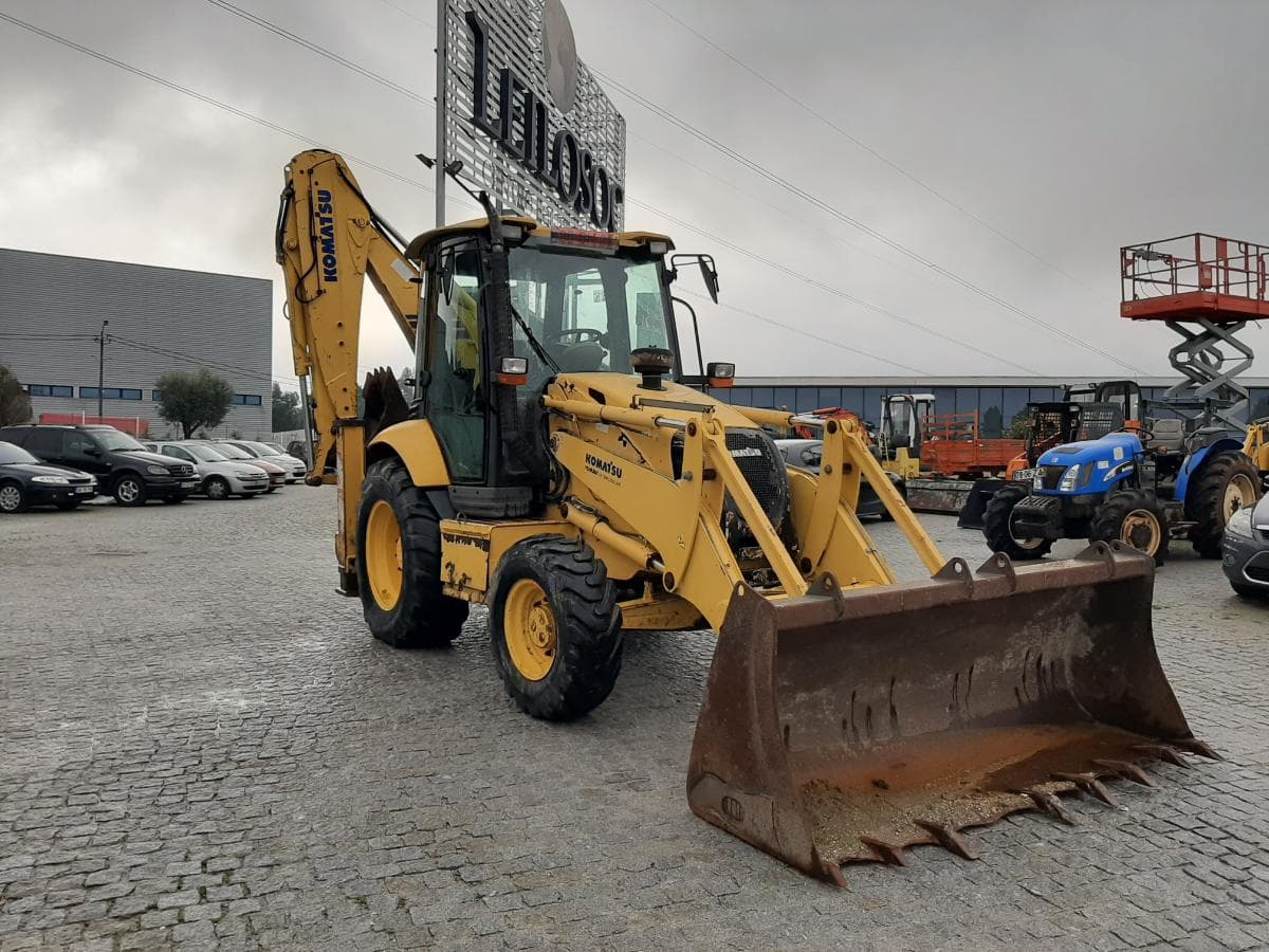 Retroescavadora Komatsu WB93R-5 — imagem 3