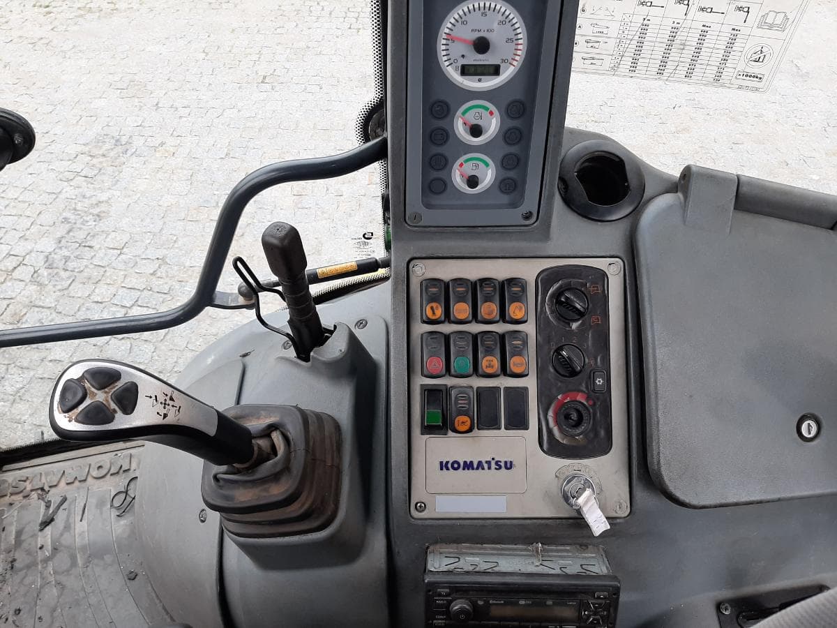 Retroescavadora Komatsu WB93R-5 — imagem 9
