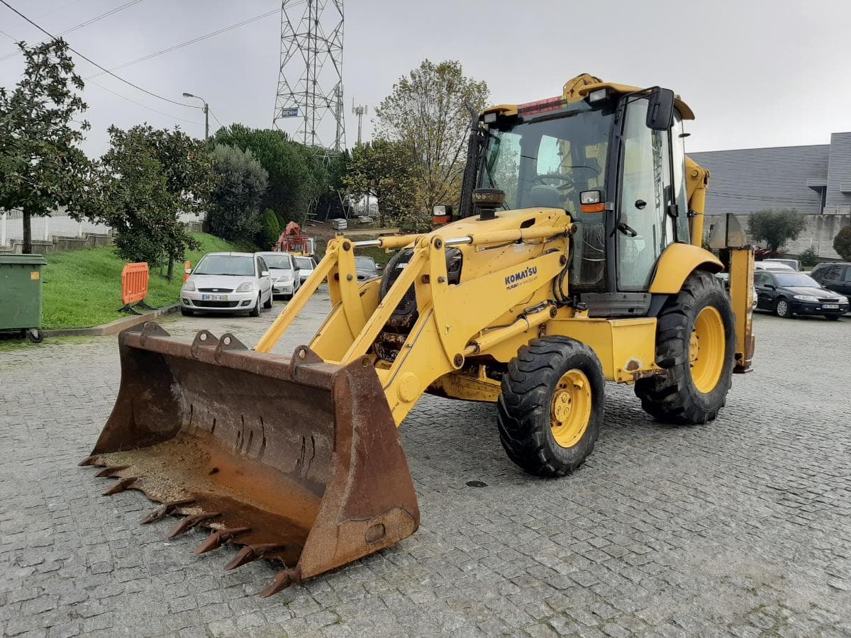 Retroescavadora Komatsu WB93R-5 — imagem 1