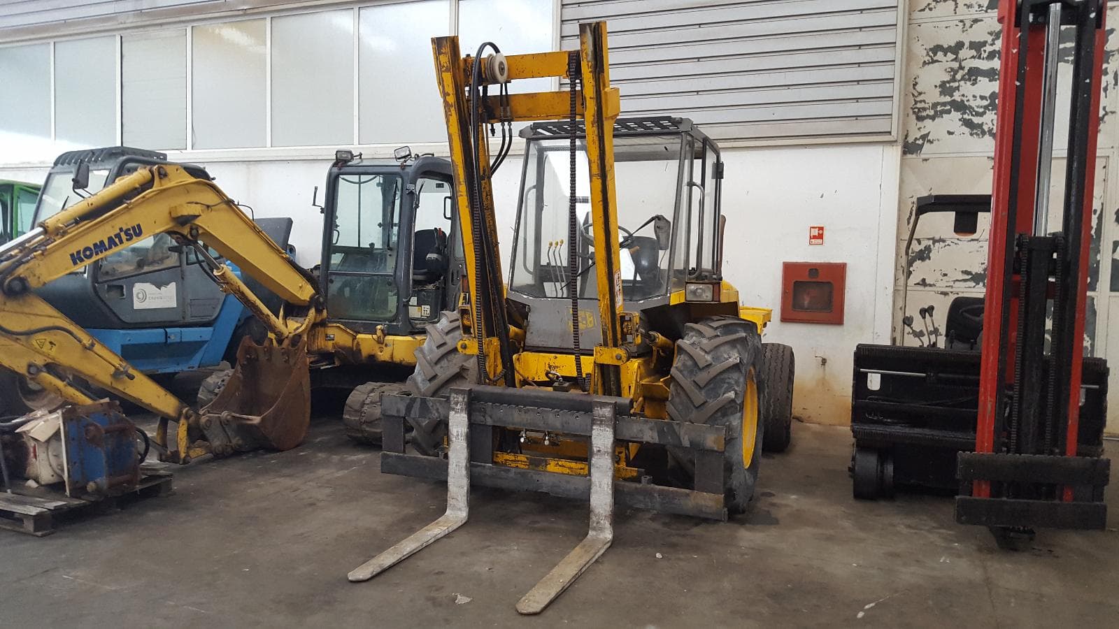 Empilhador da marca "JCB" · — imagem 1