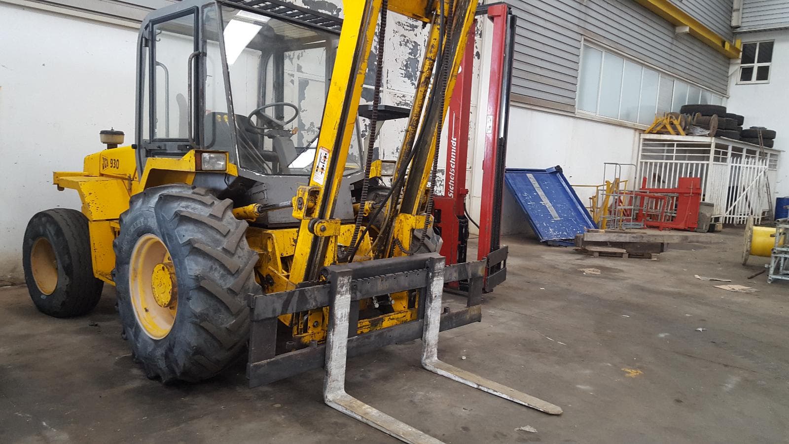 Empilhador da marca "JCB" · — imagem 2