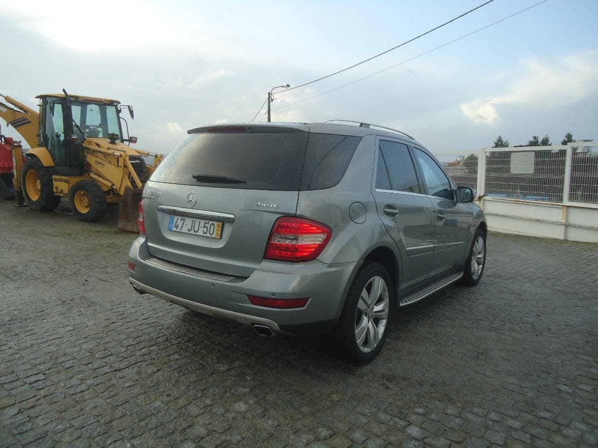 Mercedes-Benz ML 350 CDi 4 Matic — imagem 6