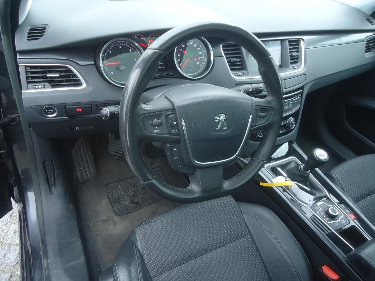Peugeot 508 SW 2.0 HDI · Ano 2013 — imagen 10