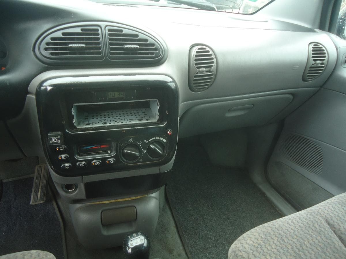 Chrysler Voyager 2.0 — image 12