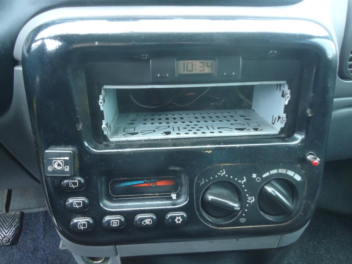 Chrysler Voyager 2.0 — image 13