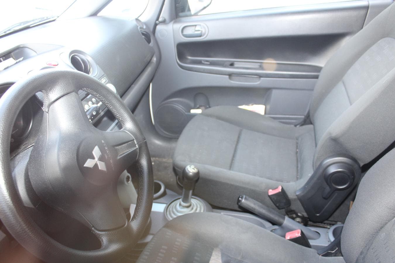 Mitsubishi Colt — image 2