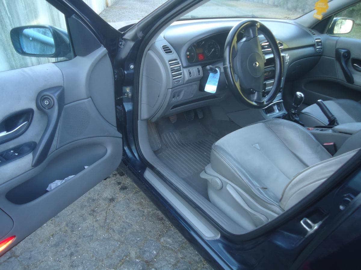 Renault Laguna 1.9 DCI — imagen 7