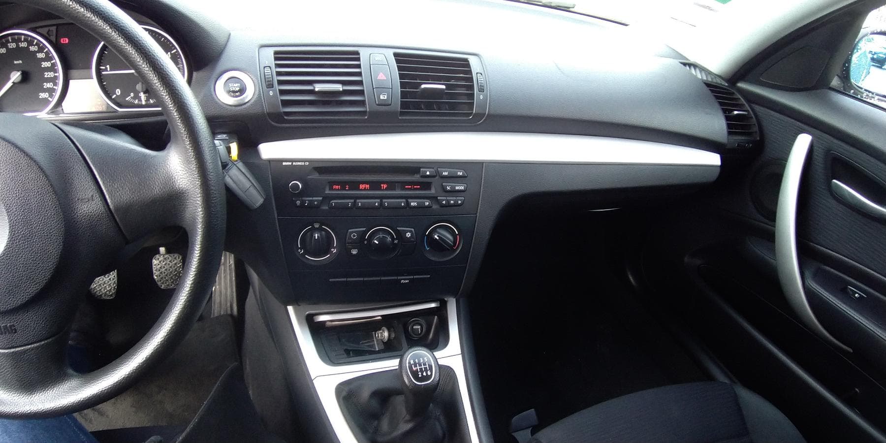 BMW 120 D · Ano 2008 — imagem 12