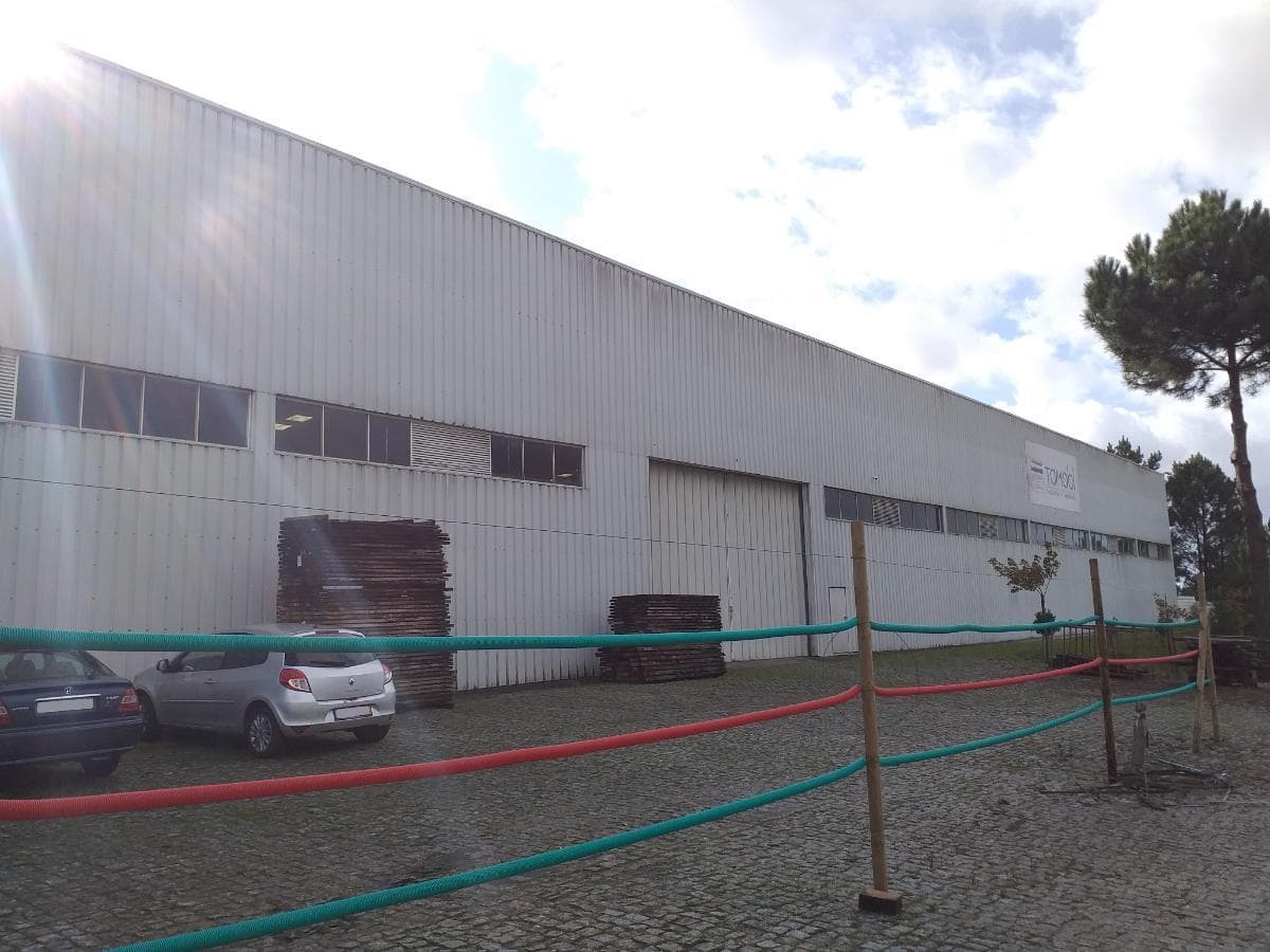 Armazém Industrial + Maquinaria + Eq. Escritório · Paredes — imagem 19