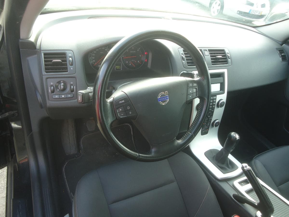 Volvo V50 — image 8