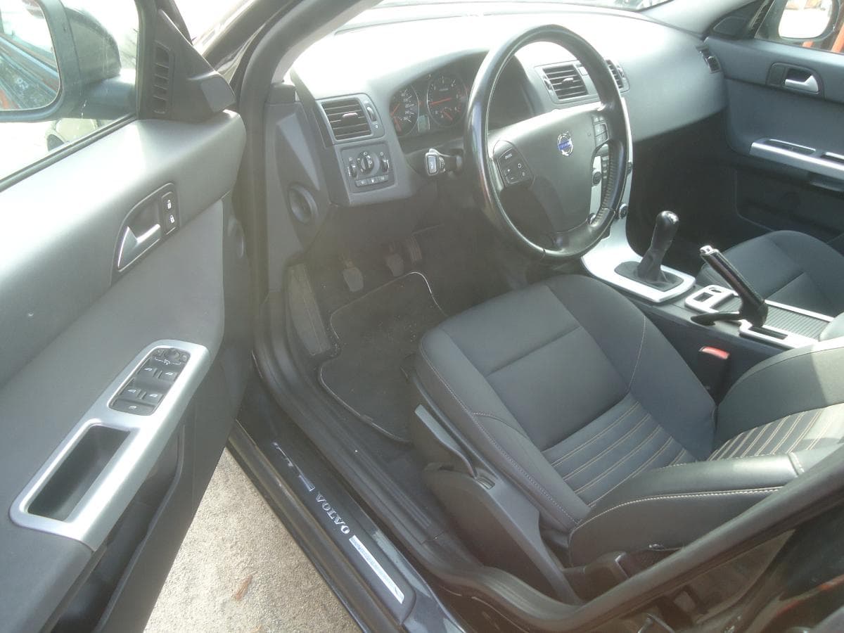 Volvo V50 — image 7