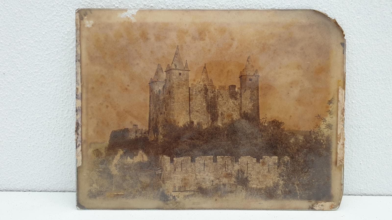 Trabalho francês pintado no interior de vidro côncavo