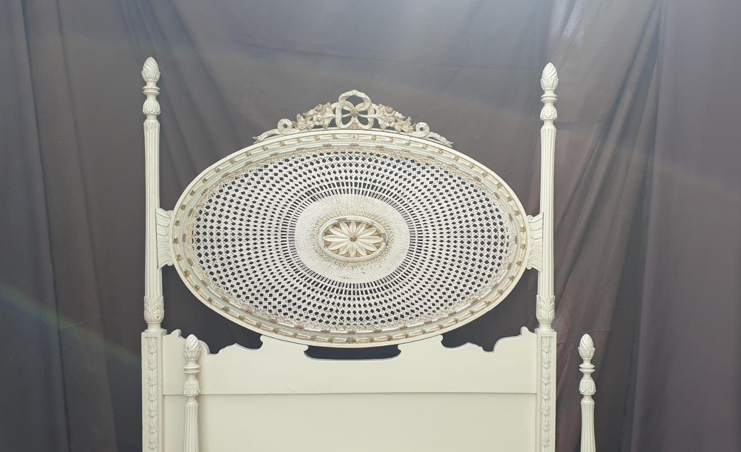 Cama romântica de corpo e meio — imagen 3