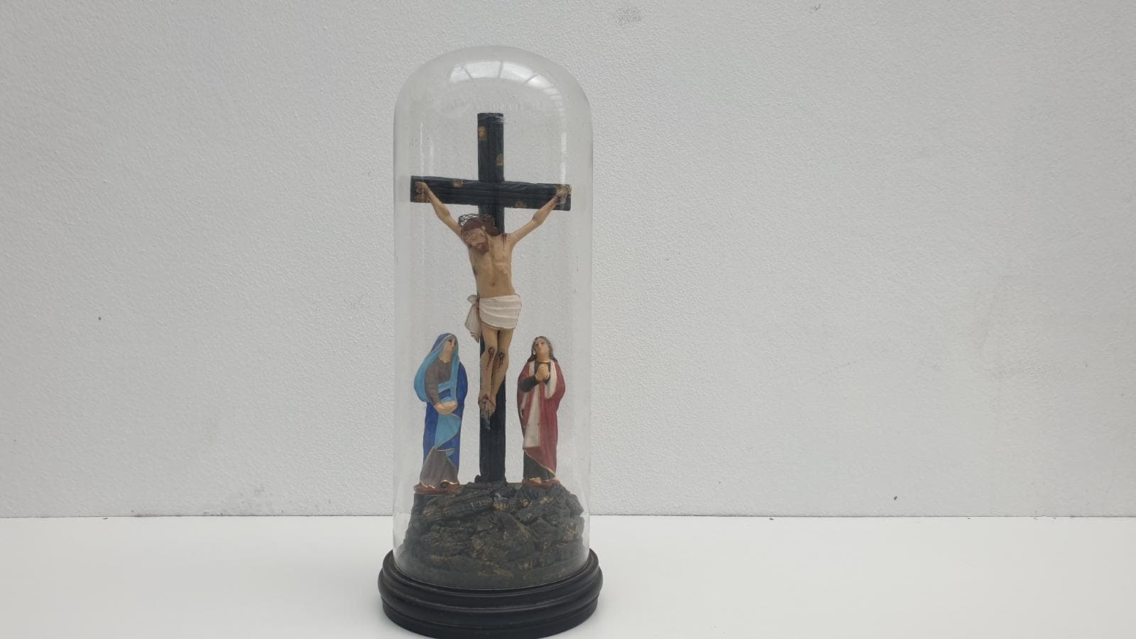 Redoma em vidro com calvário — imagen 1