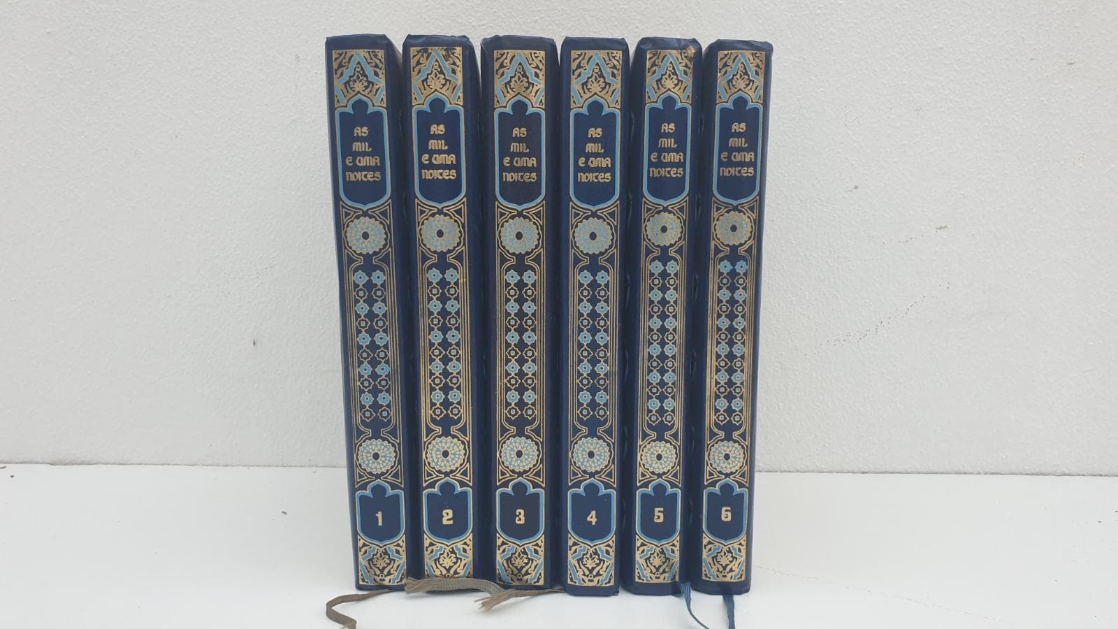 Coleção de 6 volumes, com título “AS MIL E UMA NOITES” — image 2