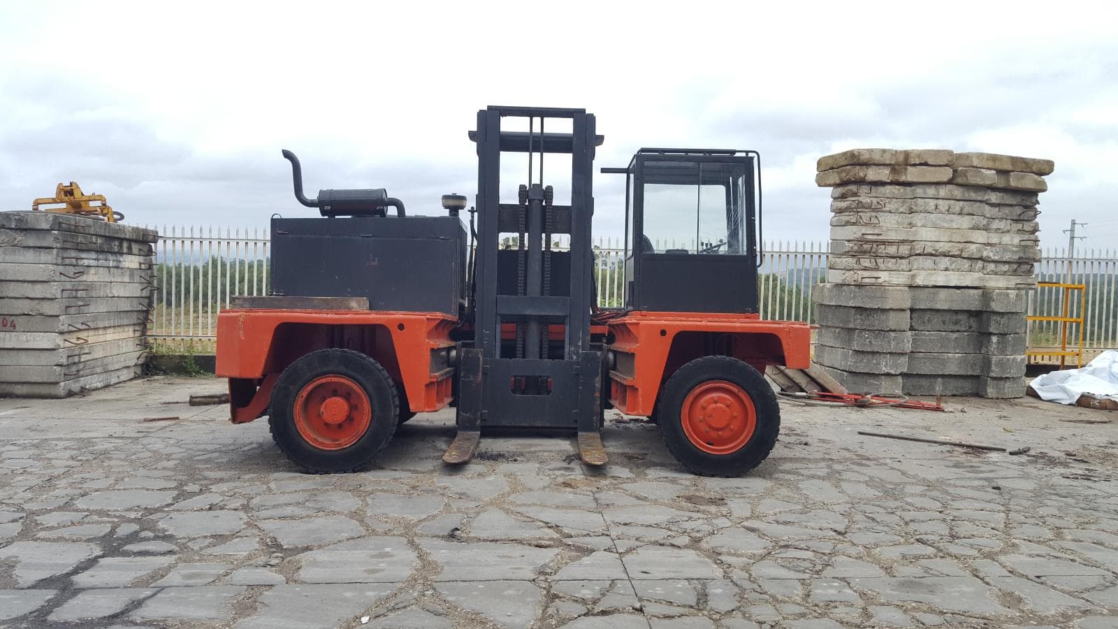 Side loader