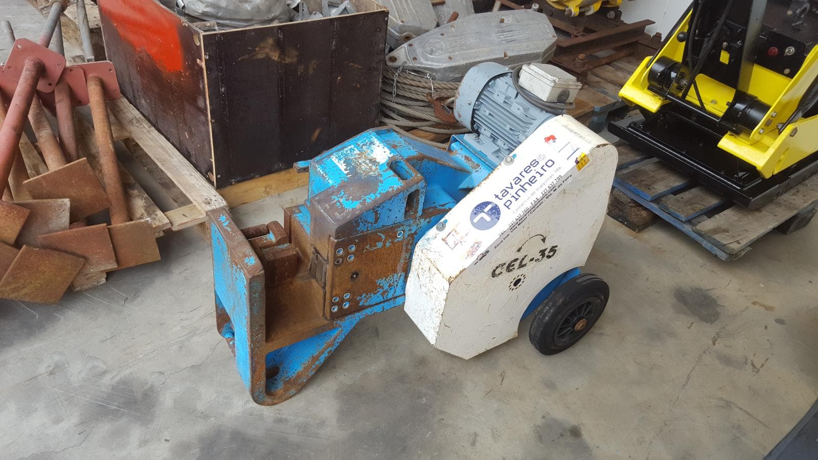 Máquina de cortar ferro — imagen 1