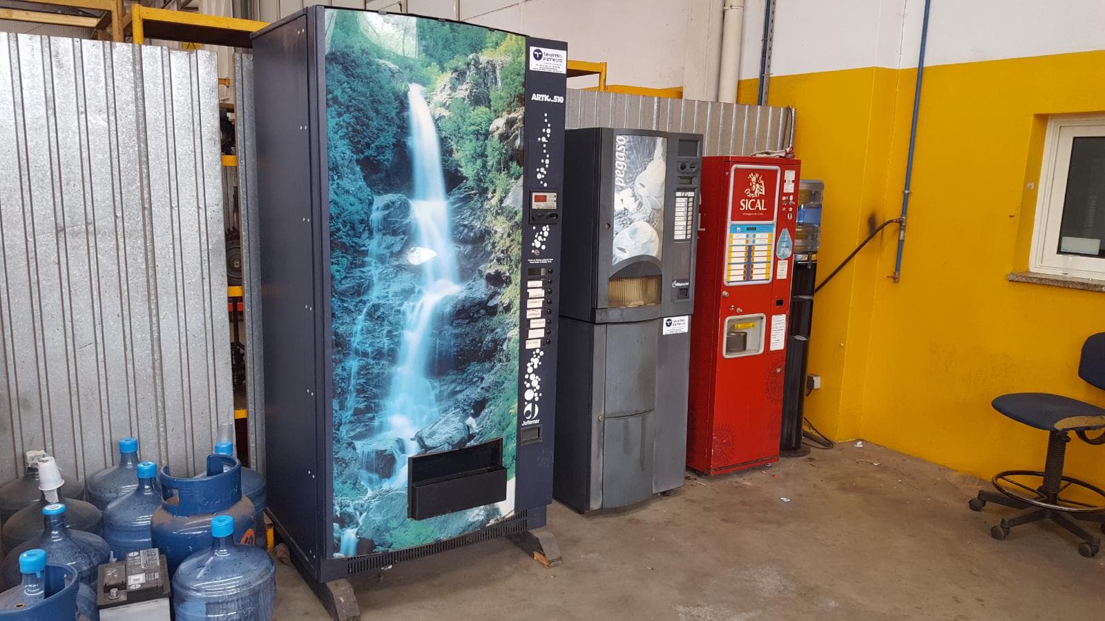 Máquinas água e café — imagen 1