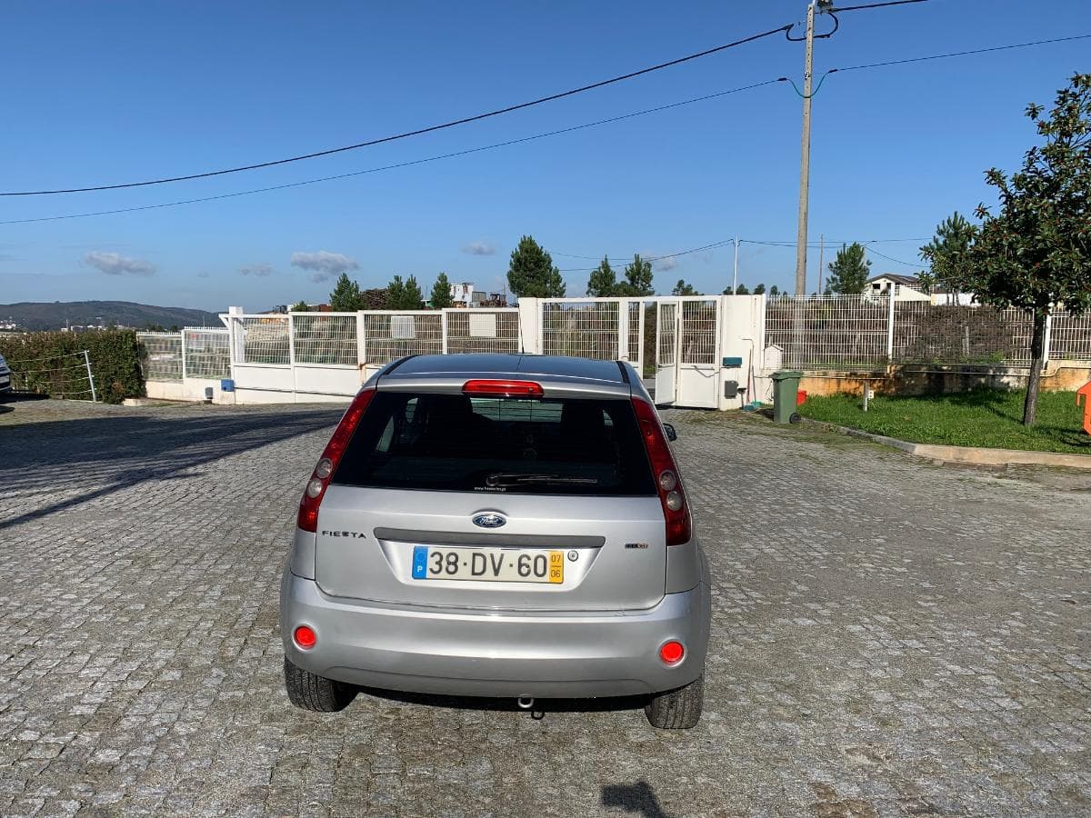 Ford Fiesta 1.4 Tdci — imagem 5
