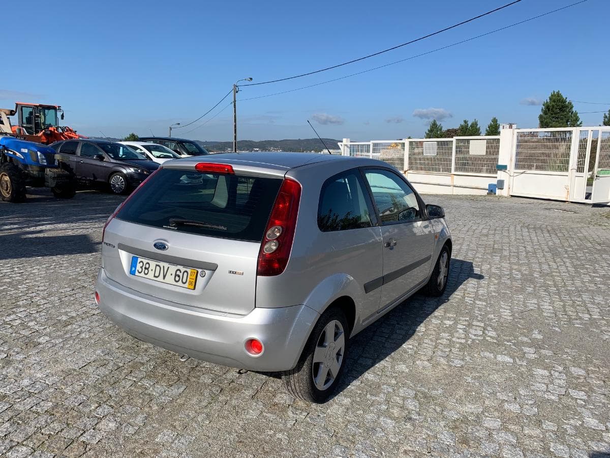Ford Fiesta 1.4 Tdci — imagem 4
