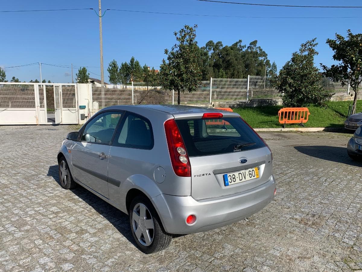 Ford Fiesta 1.4 Tdci — imagem 6