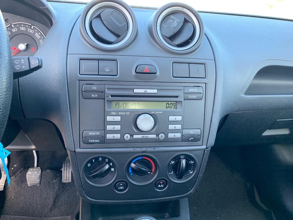 Ford Fiesta 1.4 Tdci — imagem 9
