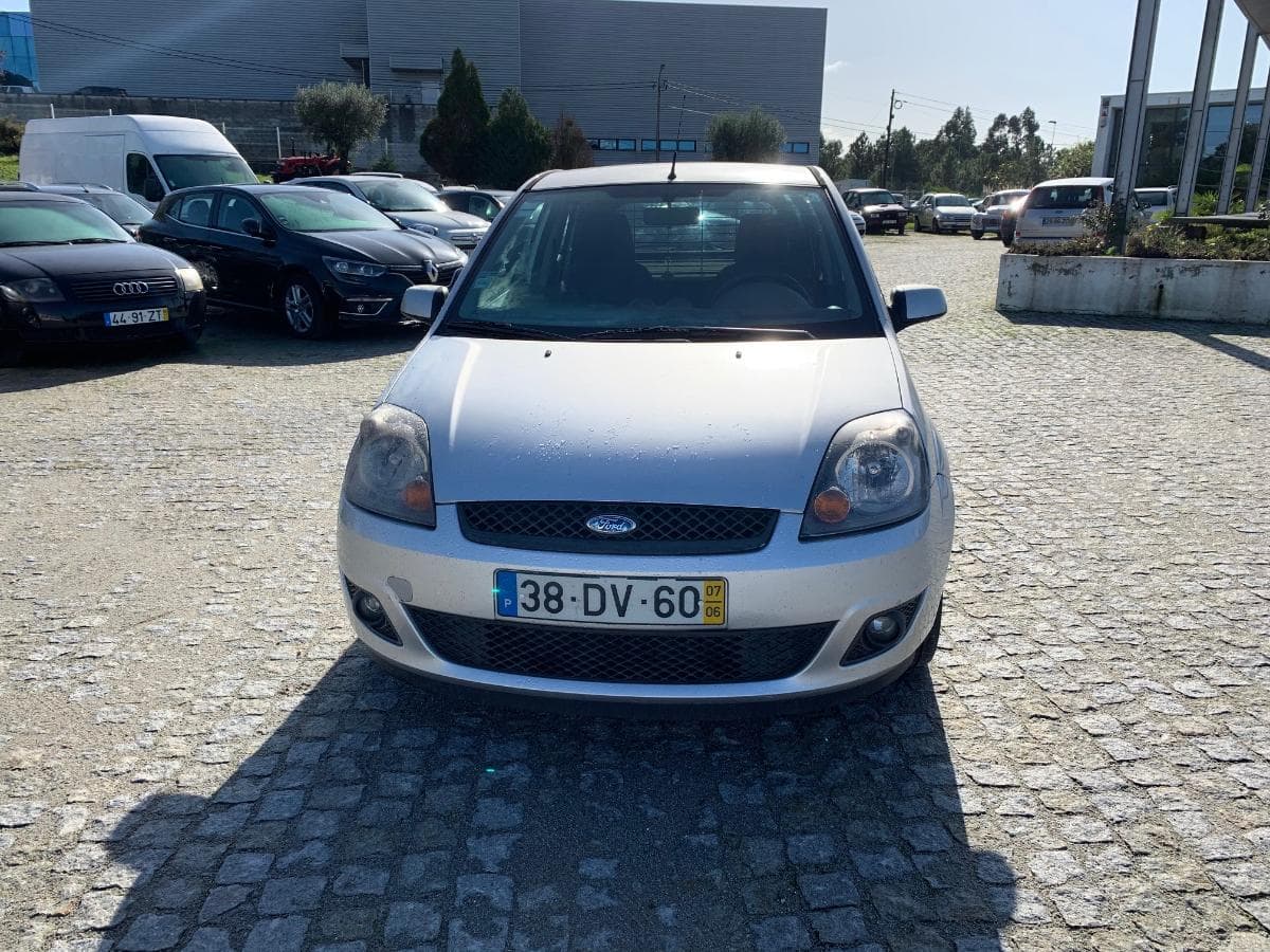 Ford Fiesta 1.4 Tdci — imagem 2