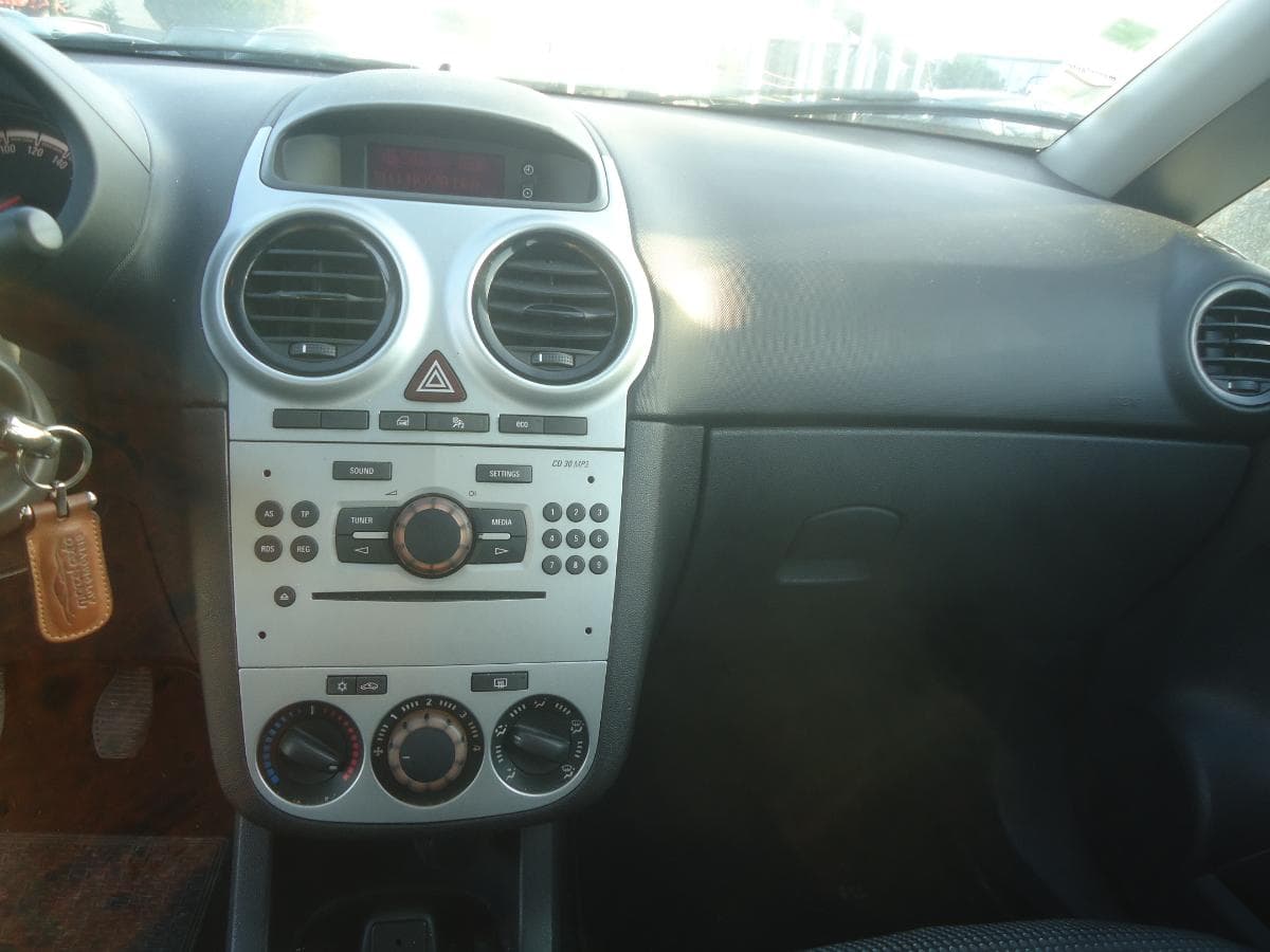 Opel Corsa 1.3 CTDI — imagem 10
